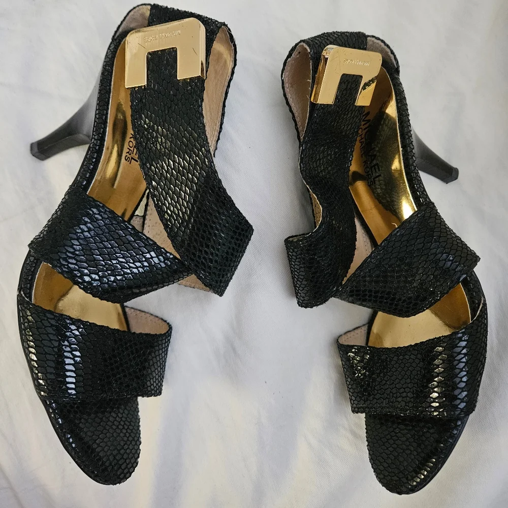Michael Kor's Strappy Sexy Sandals Sz 7 Fits 7 1/2 foot Black and Gold - Picture 2 of 8